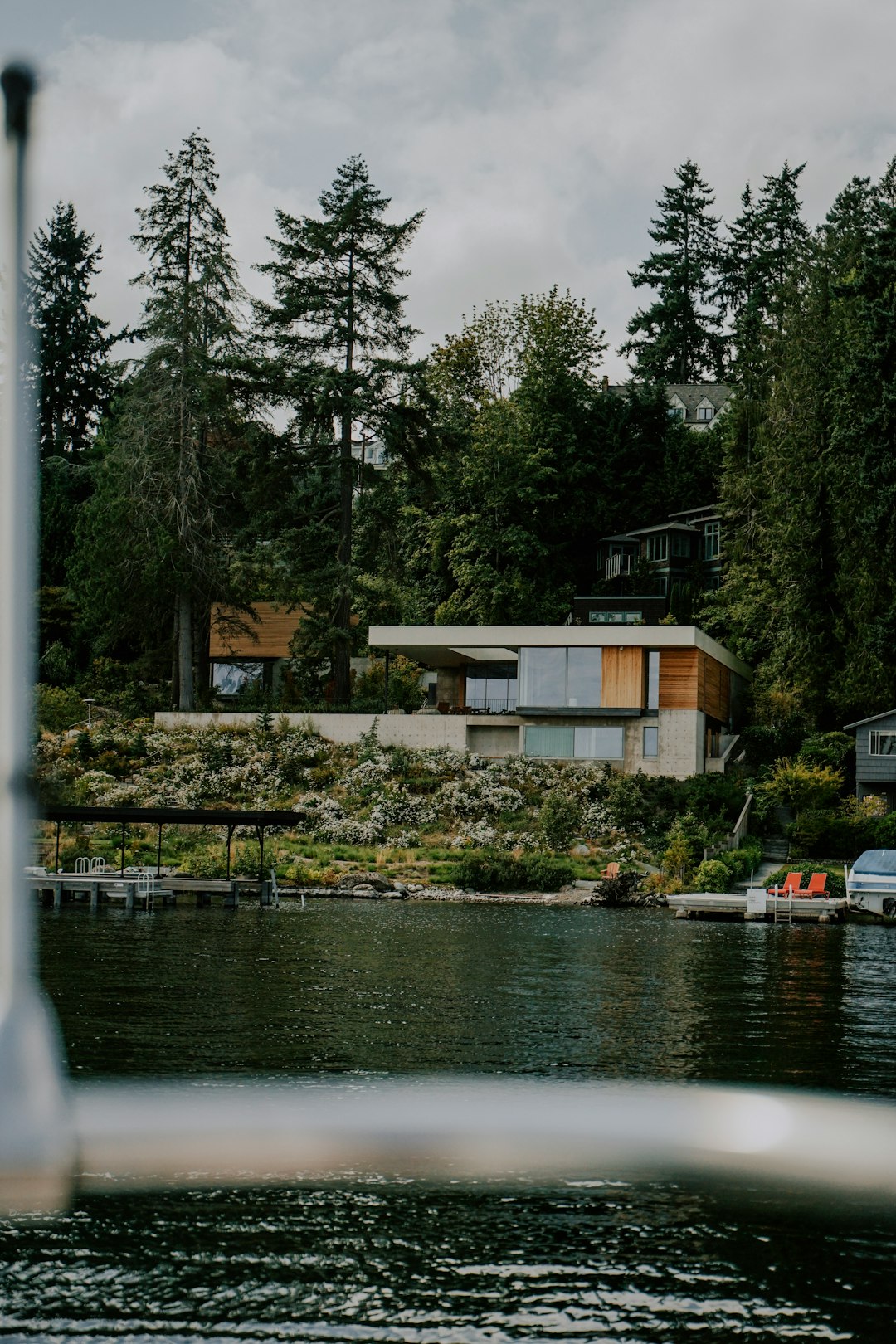 Modern Lakefront Residence